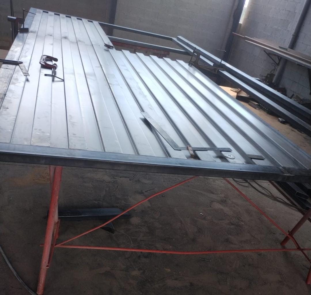 Portão automatizado instalado pela Metal Minas em Hortolândia