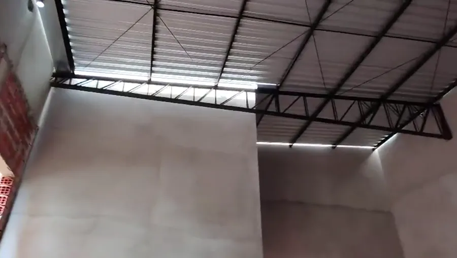 Capa do vídeo de cobertura metálica